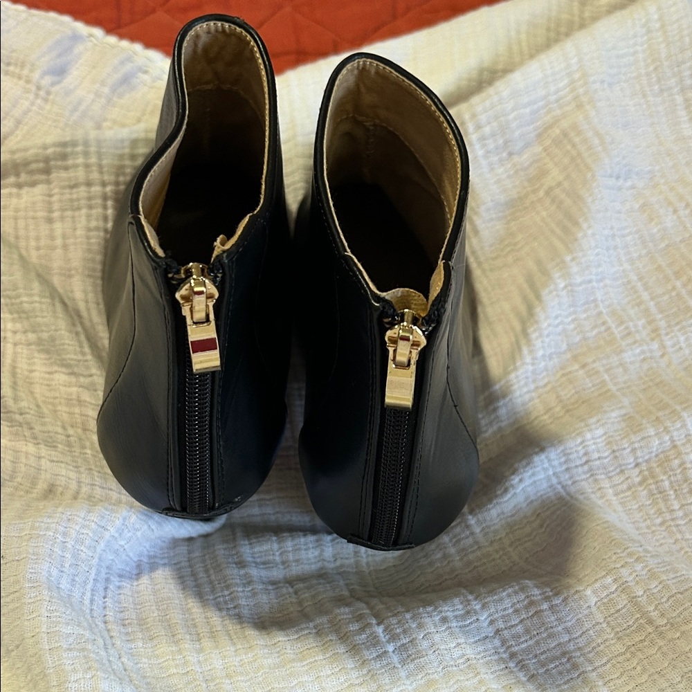 Womans Black Pointed Faux Leather Ankle Booties Size 7 - Picture 5 of 5